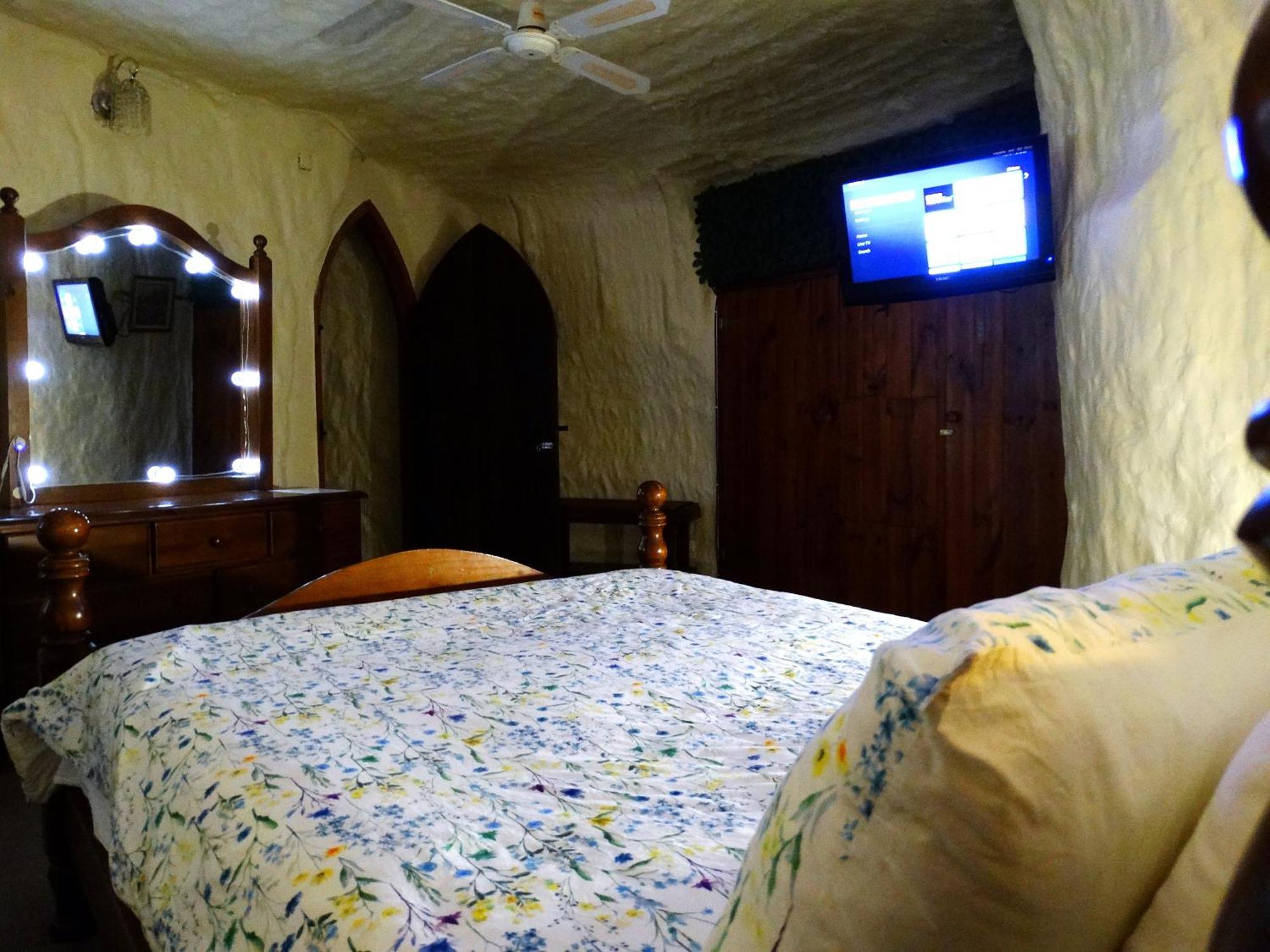 Di'S Dugouts Hotel Coober Pedy Exterior foto
