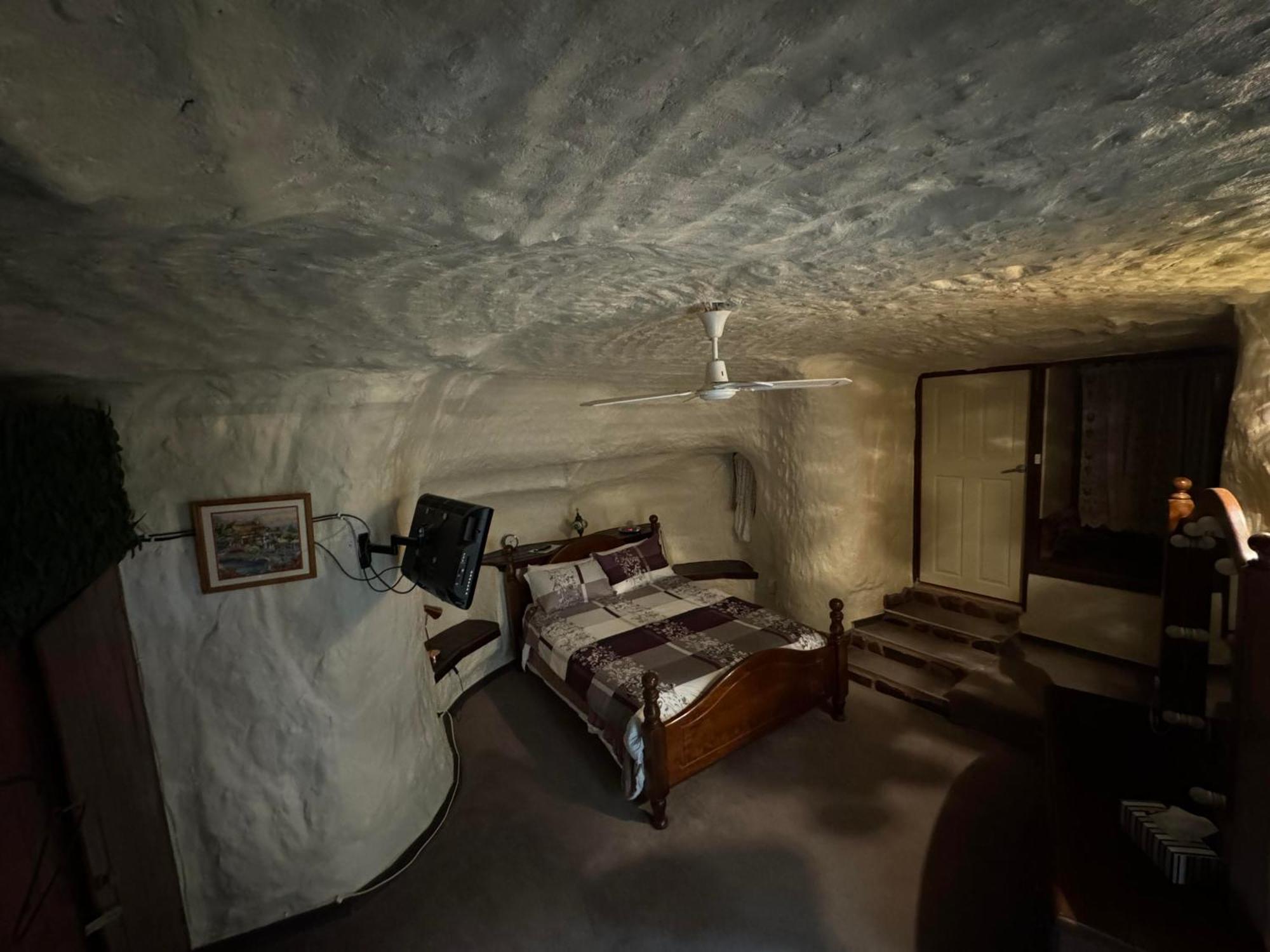 Di'S Dugouts Hotel Coober Pedy Exterior foto