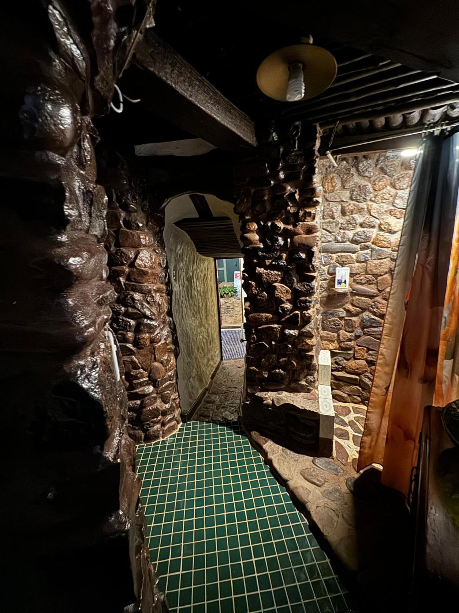 Di'S Dugouts Hotel Coober Pedy Exterior foto