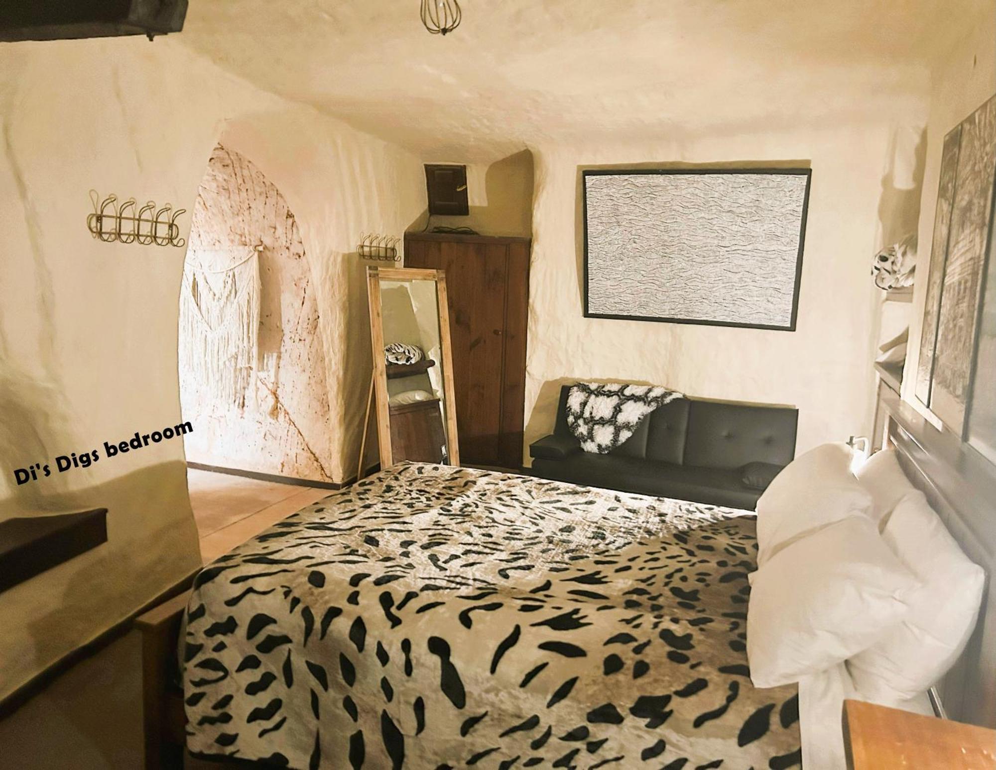 Di'S Dugouts Hotel Coober Pedy Exterior foto